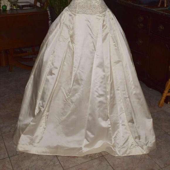 Reem Acra Rich Wedding Dress Size 10 in Ivory - Style Name is Rich - Sample - Picture 4 of 13